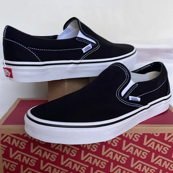 Vans Men’s Classic Slip-On BlackVN000EYEBLKSneakers