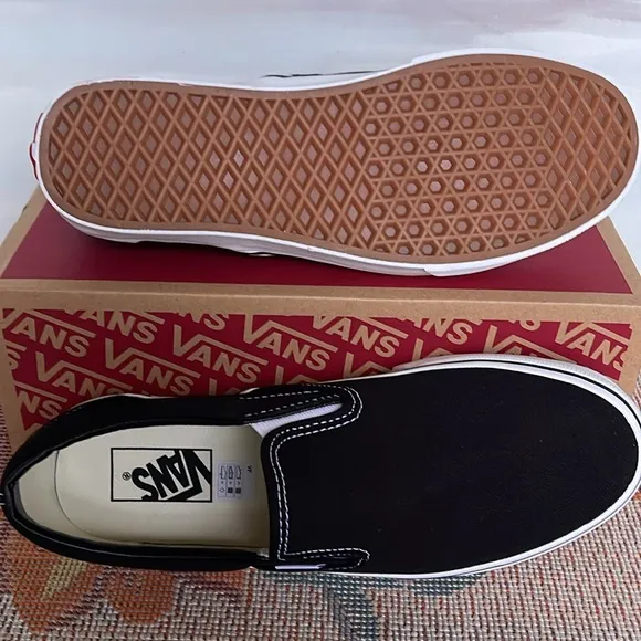 Vans Men’s Classic Slip-On BlackVN000EYEBLKSneakers