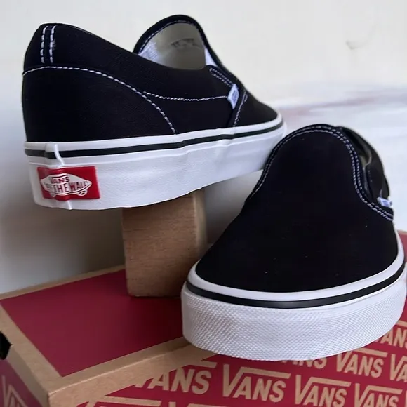 Vans Men’s Classic Slip-On BlackVN000EYEBLKSneakers