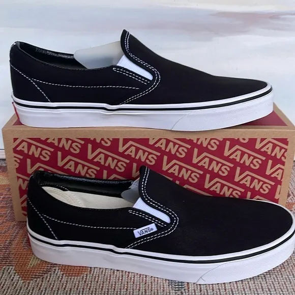 Vans Men’s Classic Slip-On BlackVN000EYEBLKSneakers