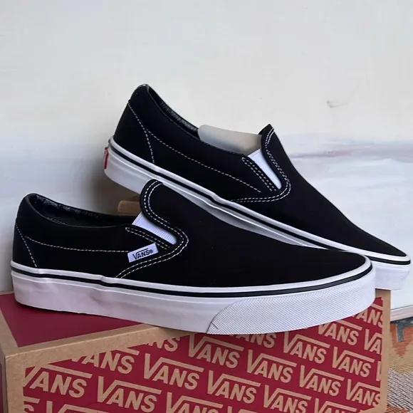 Vans Men’s Classic Slip-On BlackVN000EYEBLKSneakers