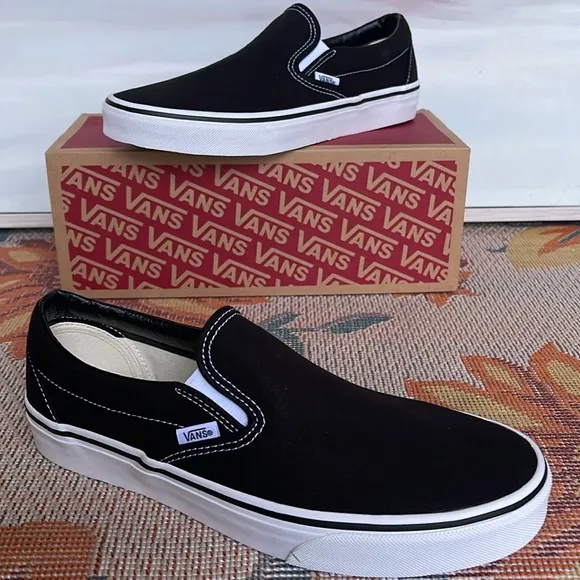 Vans Men’s Classic Slip-On BlackVN000EYEBLKSneakers