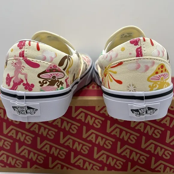 Vans Men’s Classic Slip-On Get Outdoors Classic White VN000BVZFRL Sneakers