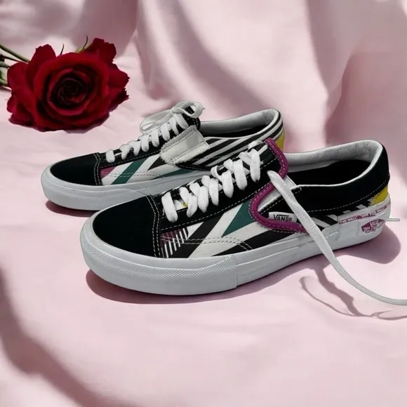 Vans Multicolor Slip-On Sneakers Cap 'Juxtapoze Pack size W 8.5 M 7