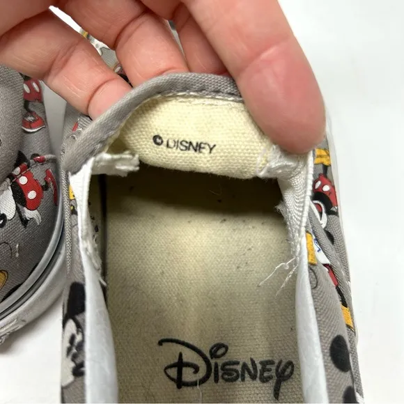 VANS OFF THE WALL Disney slip on sneakers, men’s size 10