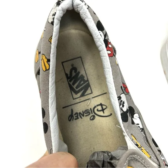 VANS OFF THE WALL Disney slip on sneakers, men’s size 10