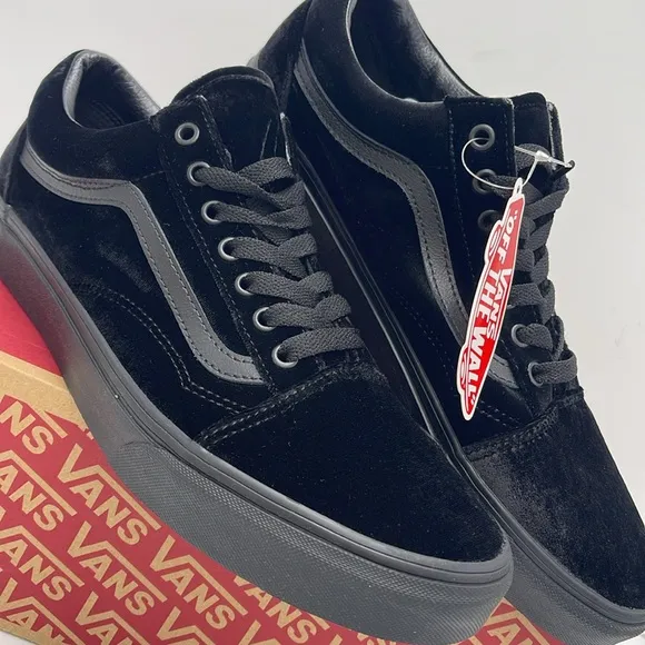 Vans WMNS Black Sneakers Old SkoolVelvet Black/Black/BlackVN0A7Q2JD5E