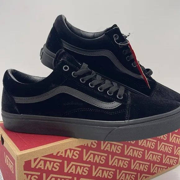 Vans WMNS Black Sneakers Old SkoolVelvet Black/Black/BlackVN0A7Q2JD5E