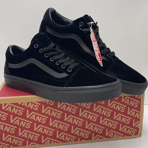 Vans WMNS Black Sneakers Old SkoolVelvet Black/Black/BlackVN0A7Q2JD5E