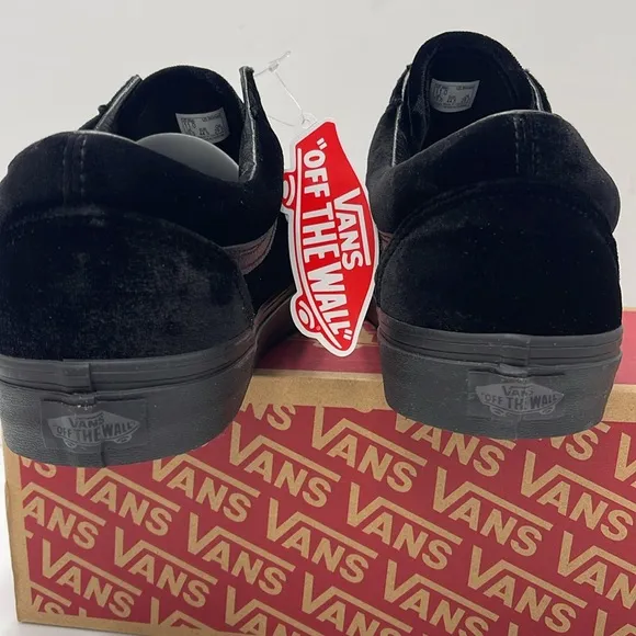 Vans WMNS Black Sneakers Old SkoolVelvet Black/Black/BlackVN0A7Q2JD5E