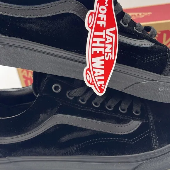 Vans WMNS Black Sneakers Old SkoolVelvet Black/Black/BlackVN0A7Q2JD5E