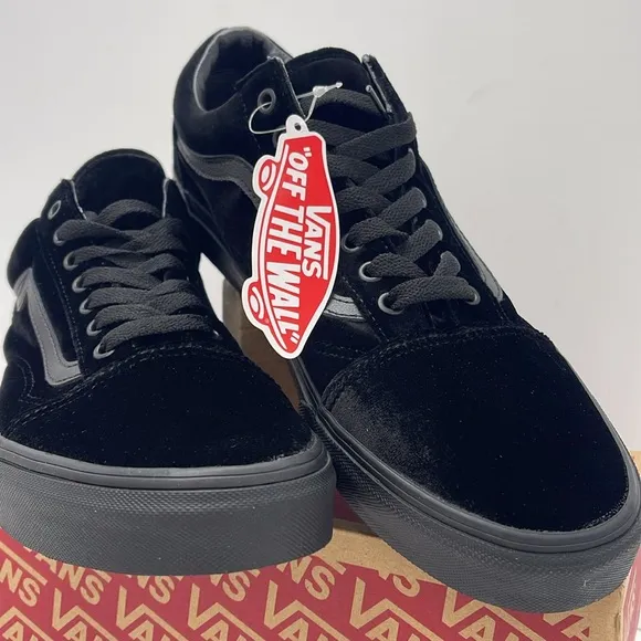 Vans WMNS Black Sneakers Old SkoolVelvet Black/Black/BlackVN0A7Q2JD5E