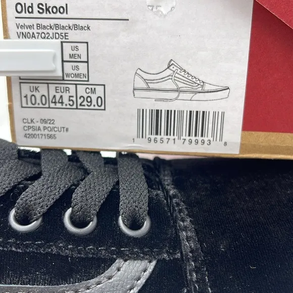 Vans WMNS Black Sneakers Old SkoolVelvet Black/Black/BlackVN0A7Q2JD5E