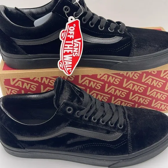 Vans WMNS Black Sneakers Old SkoolVelvet Black/Black/BlackVN0A7Q2JD5E