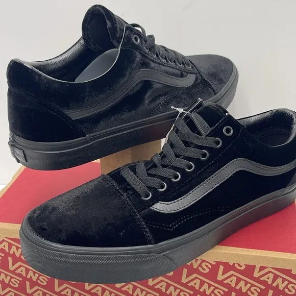 Vans WMNS Black Sneakers Old SkoolVelvet Black/Black/BlackVN0A7Q2JD5E