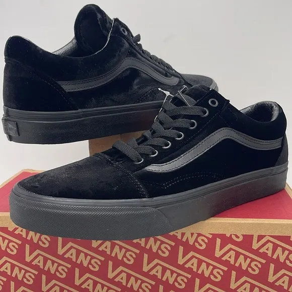 Vans WMNS Black Sneakers Old SkoolVelvet Black/Black/BlackVN0A7Q2JD5E