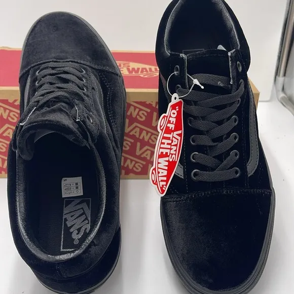 Vans WMNS Black Sneakers Old SkoolVelvet Black/Black/BlackVN0A7Q2JD5E