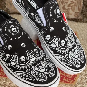 Vans WMNS Classic Slip On Bandana Black/True White Sneakers