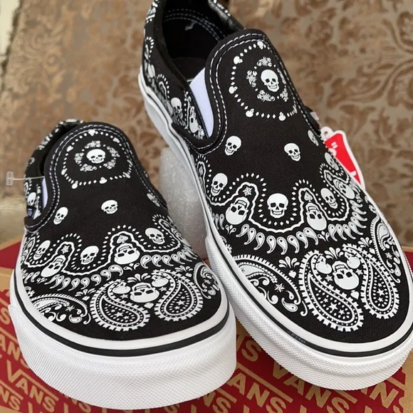 Vans WMNS Classic Slip On Bandana Black/True White Sneakers