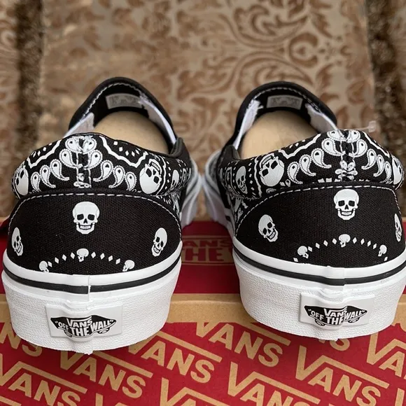Vans WMNS Classic Slip On Bandana Black/True White Sneakers