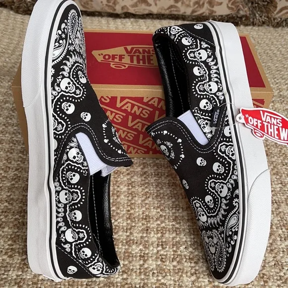 Vans WMNS Classic Slip On Bandana Black/True White Sneakers
