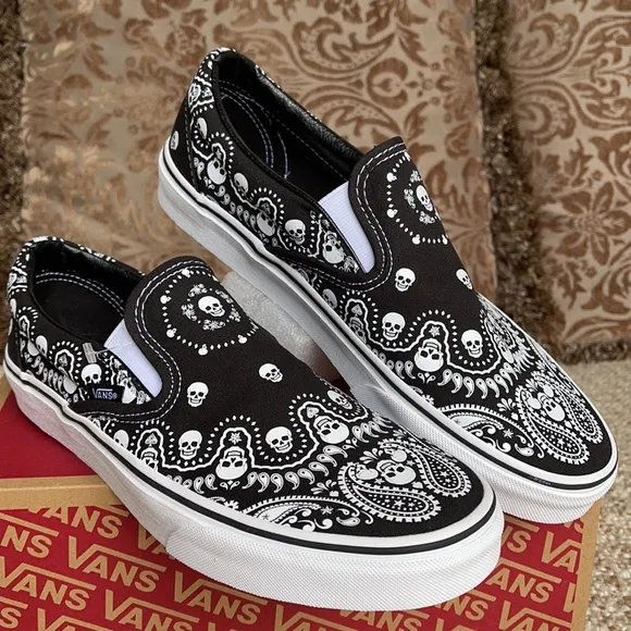 Vans WMNS Classic Slip On Bandana Black/True White Sneakers