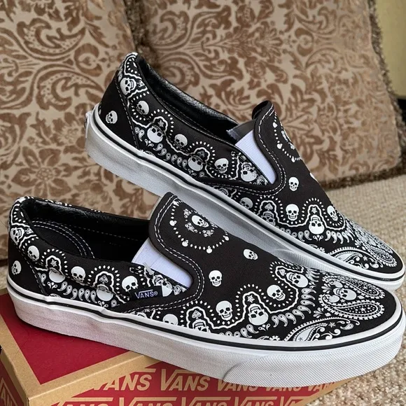 Vans WMNS Classic Slip On Bandana Black/True White Sneakers