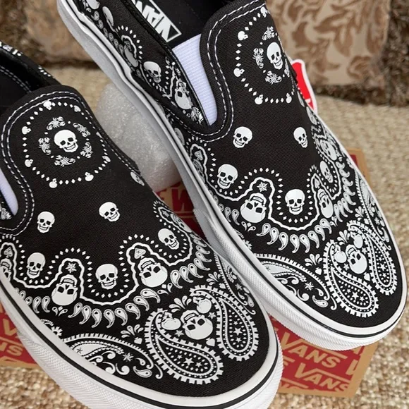 Vans WMNS Classic Slip On Bandana Black/True White Sneakers