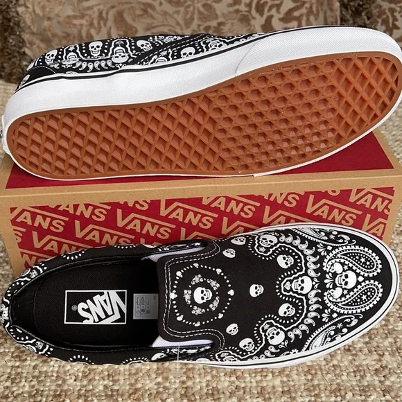 Vans WMNS Classic Slip On Bandana Black/True White Sneakers
