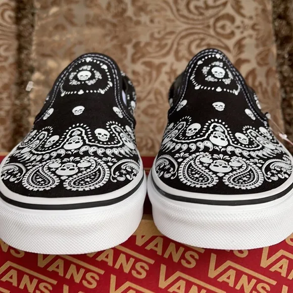 Vans WMNS Classic Slip On Bandana Black/True White Sneakers