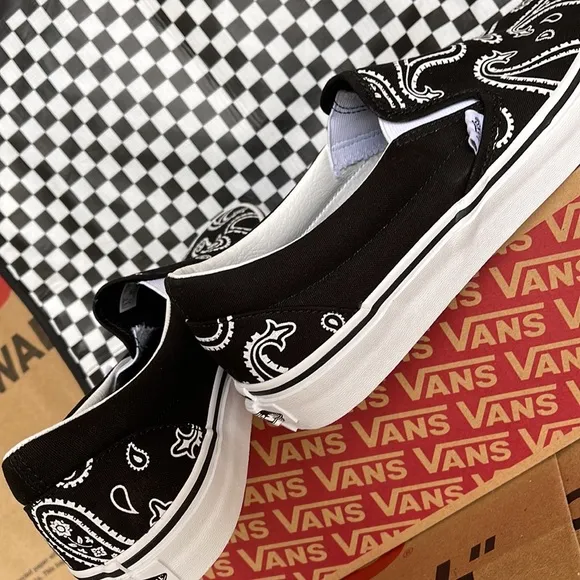 Vans WMNS Classic Slip On Peace Paisley Black/True White  sneakers