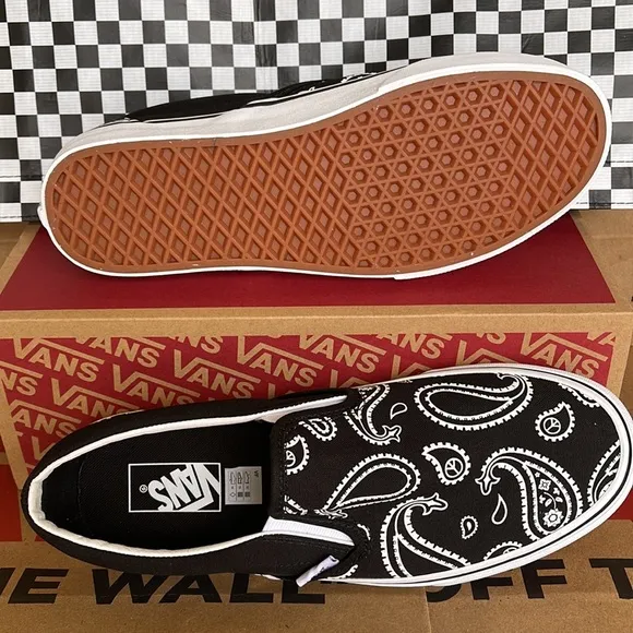 Vans WMNS Classic Slip On Peace Paisley Black/True White  sneakers