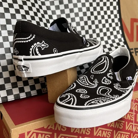 Vans WMNS Classic Slip On Peace Paisley Black/True White  sneakers
