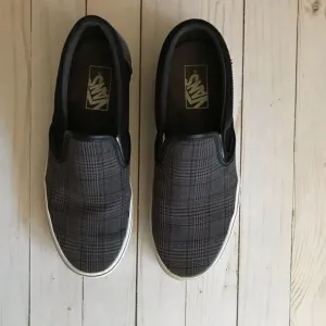 Vans Classic Slip on Gray plaid Women’s 9 Men’s 7.5 Sneakers