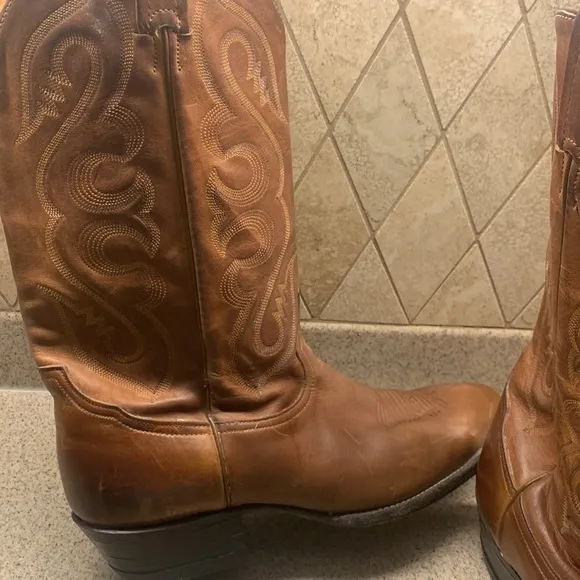 Very soft excellent condition Tony Lama leather Western boots 12D  little wear