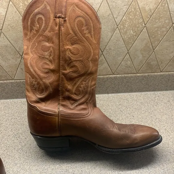 Very soft excellent condition Tony Lama leather Western boots 12D  little wear
