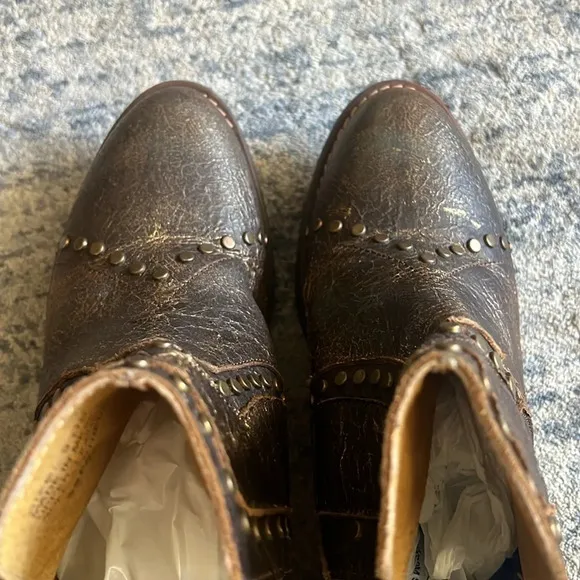 Very Volatile Like New 9 Distressed Metallic Brown Studded Western Ankle Boots