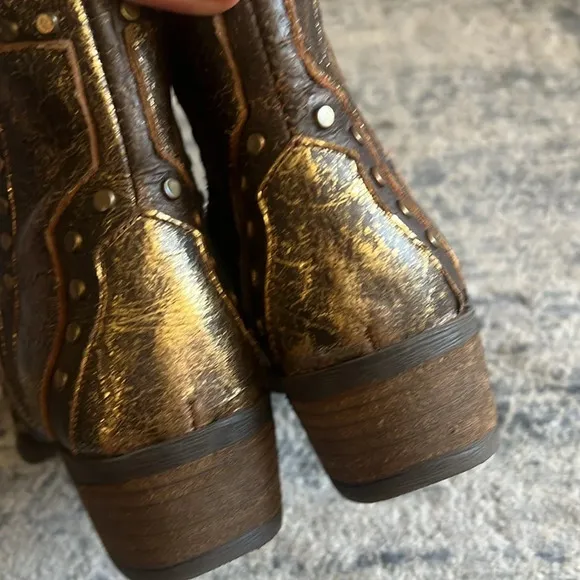 Very Volatile Like New 9 Distressed Metallic Brown Studded Western Ankle Boots