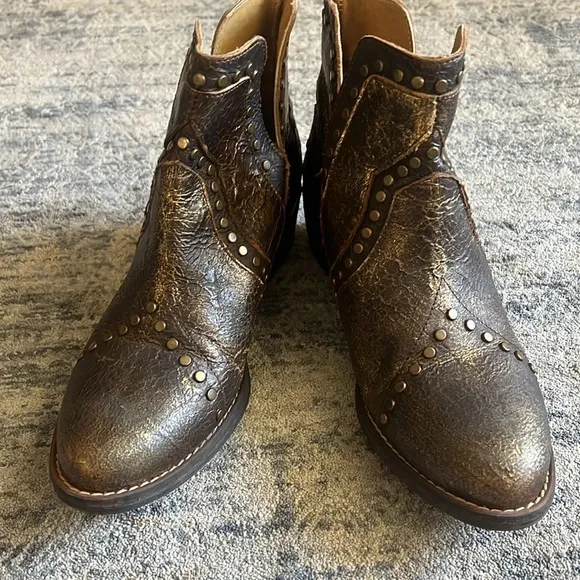 Very Volatile Like New 9 Distressed Metallic Brown Studded Western Ankle Boots