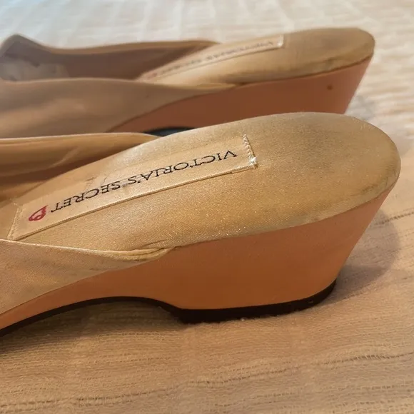 Victoria’s Secret shoes mules boudoir slippers satin pink white women’s size M
