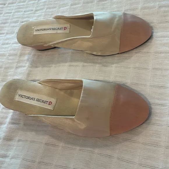 Victoria’s Secret shoes mules boudoir slippers satin pink white women’s size M