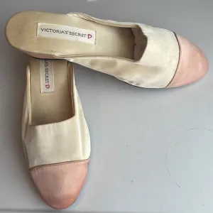 Victoria’s Secret shoes mules boudoir slippers satin pink white women’s size M
