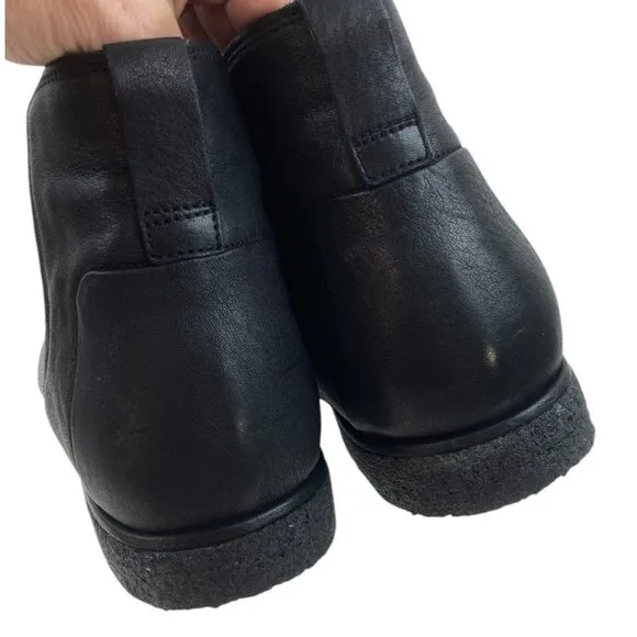 *VINCE Boots Mens Size 13M Black Leather Chelsea Slip On Normcore Waterproof