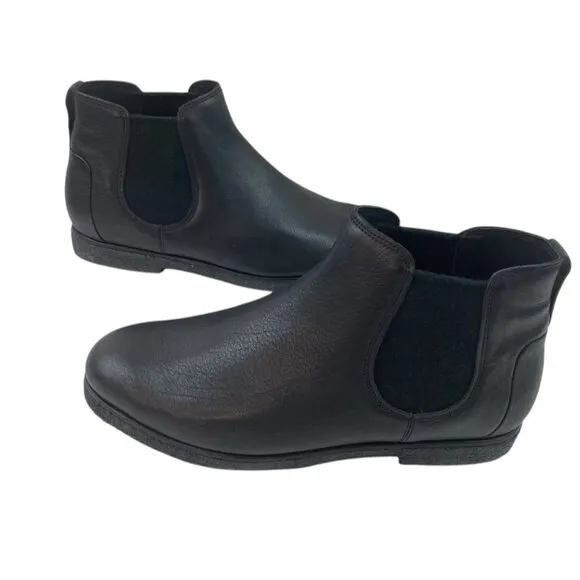 *VINCE Boots Mens Size 13M Black Leather Chelsea Slip On Normcore Waterproof