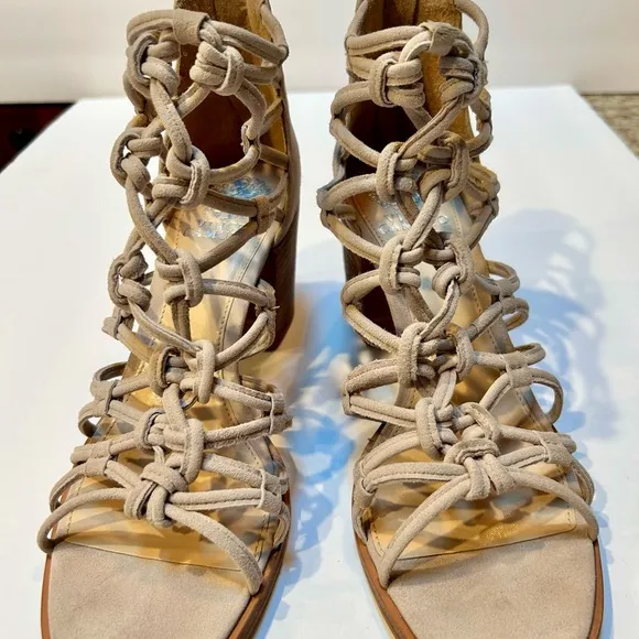 Vince Camuto &quot;Like New&quot;Karika Leather Gladiator Heels shoes sandals sz 8.5