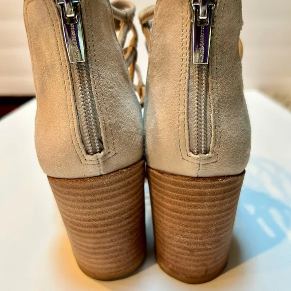 Vince Camuto &quot;Like New&quot;Karika Leather Gladiator Heels shoes sandals sz 8.5