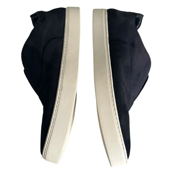 VINCE LAKEWOOD COASTAL SUEDE SLIP ONS SIZE 8