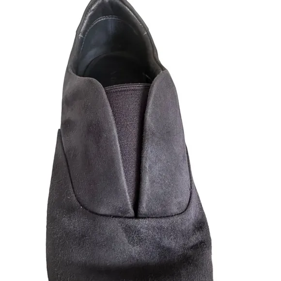 VINCE LAKEWOOD COASTAL SUEDE SLIP ONS SIZE 8