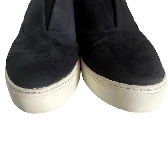 VINCE LAKEWOOD COASTAL SUEDE SLIP ONS SIZE 8
