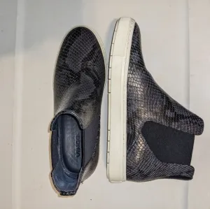 Vince. Newlyn snake print blue leather sneakers 7 new
